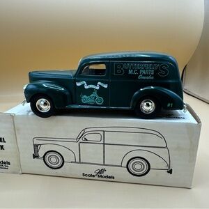 Vintage Ertl Butterfield's Motorcycle parts Omaha 1940 Panel Van bank 1995 1/250